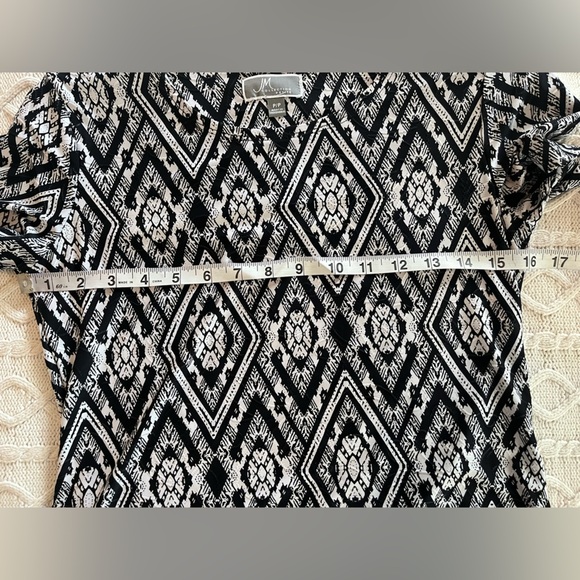 JM Collection Petite Black and White Graphic Textured Blouse Size XS - Picture 9 of 10